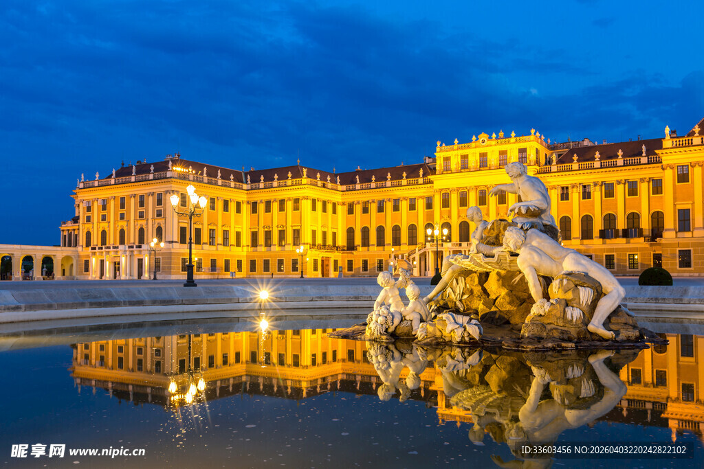 维也纳美泉宫夜景倒影