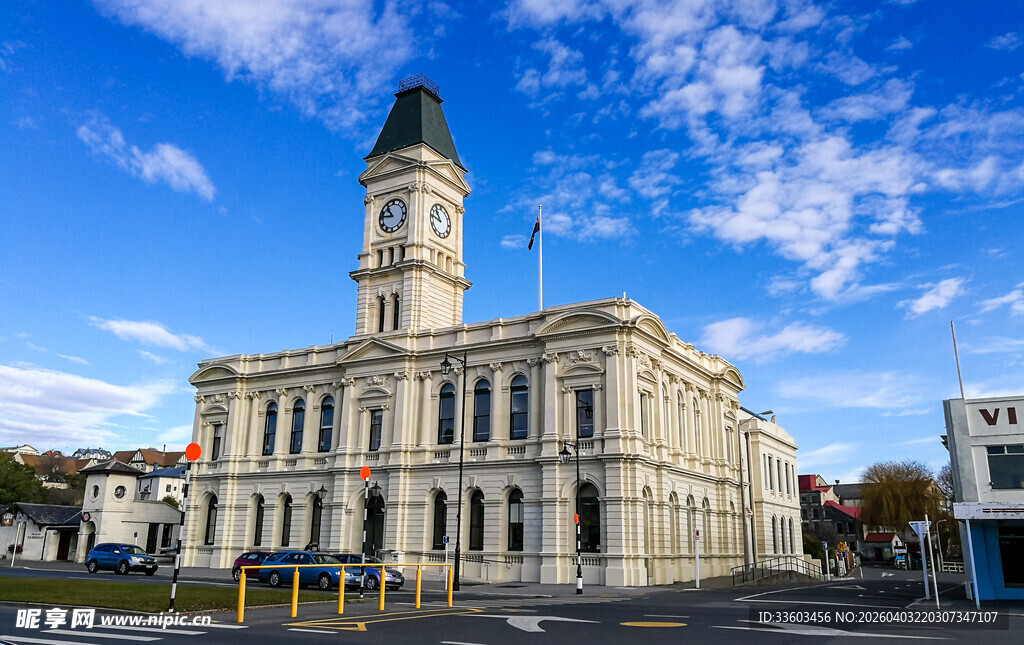 古典钟楼建筑外观