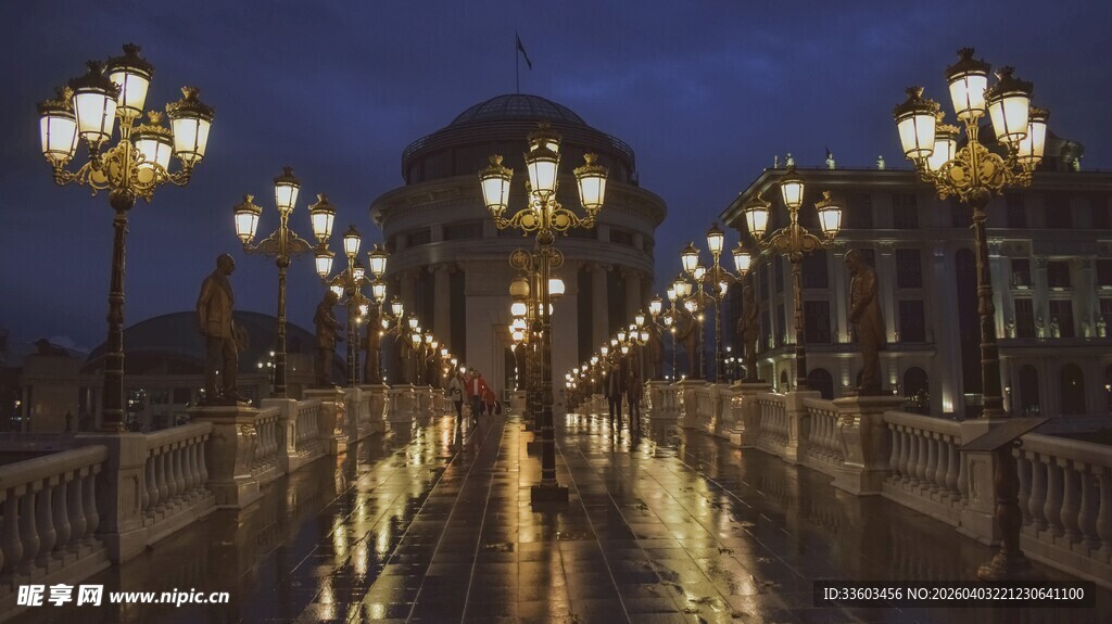 夜幕下的璀璨桥景