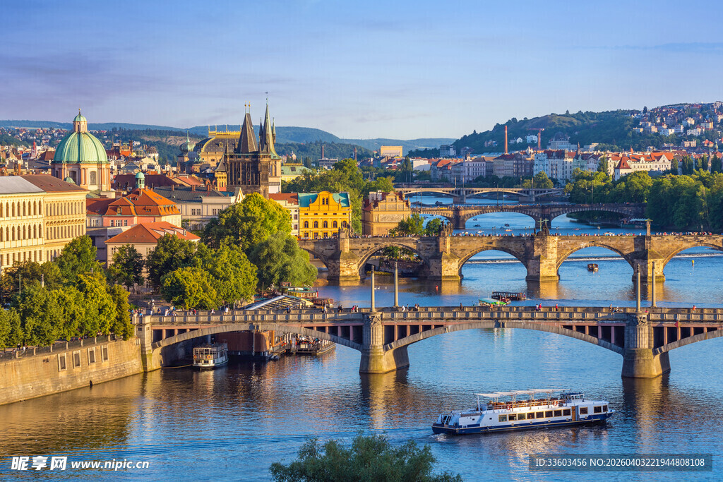 布拉格河畔美景