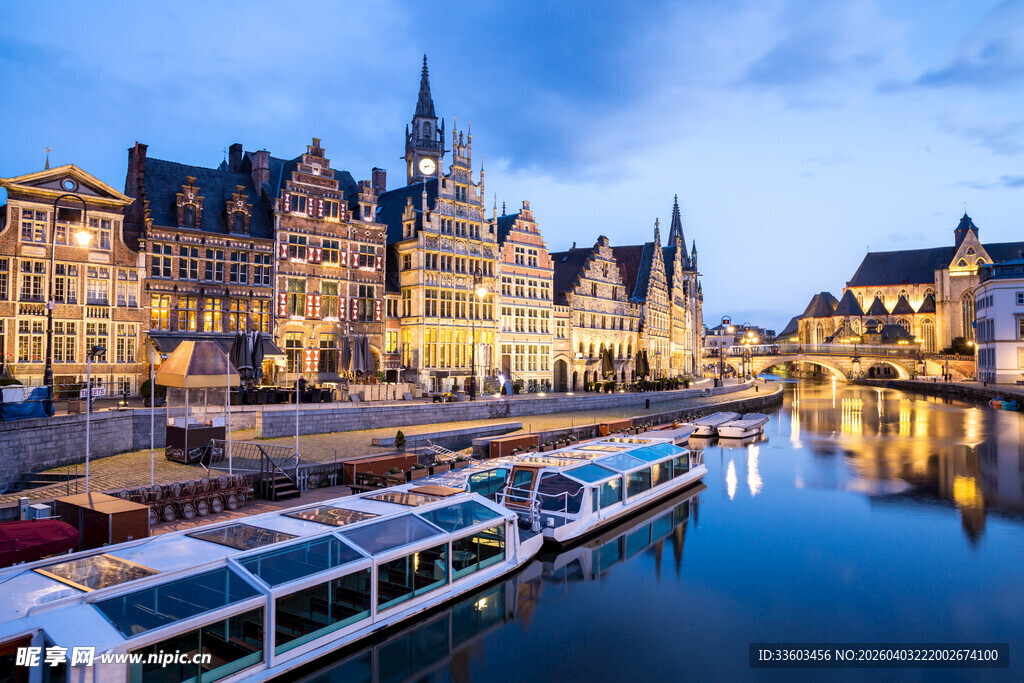 布鲁日河畔夜景迷人风光