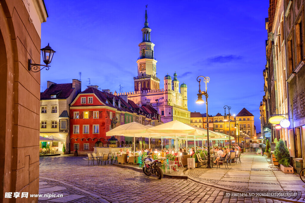 华沙老城广场夜景风光