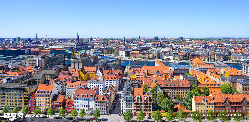 城市多彩屋顶全景风光