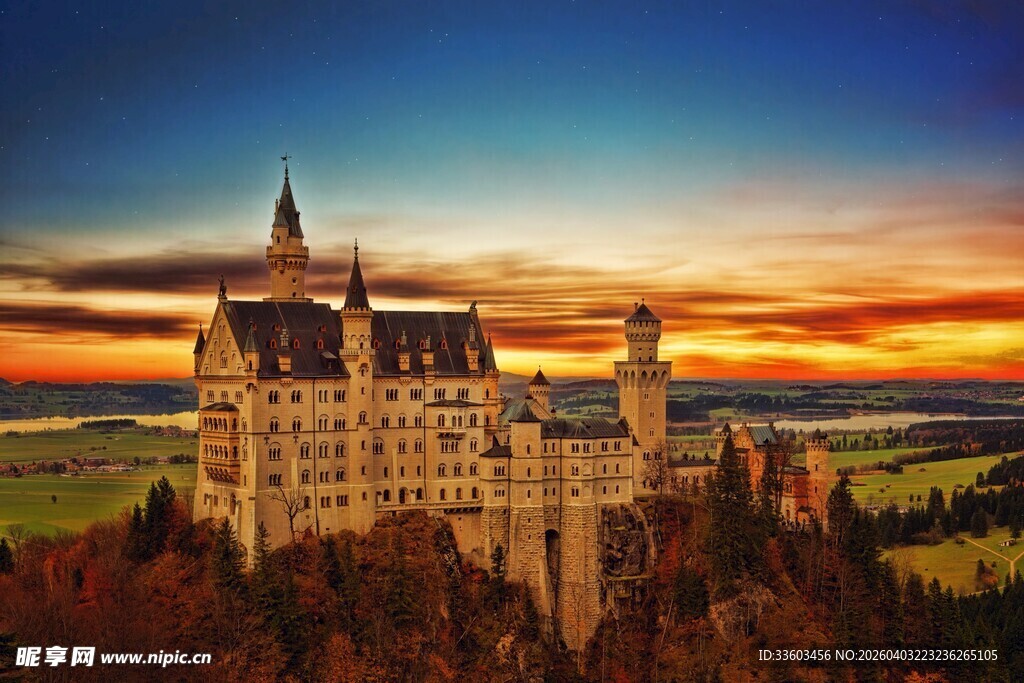 夕阳下的梦幻新天鹅堡