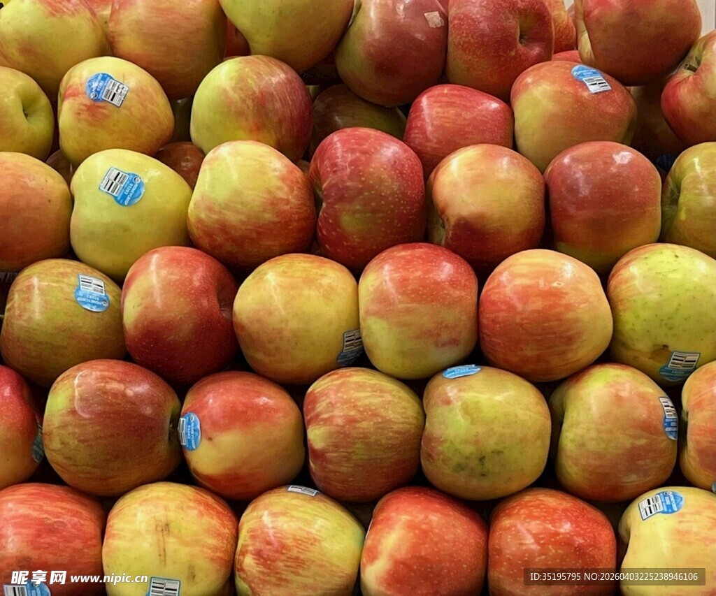 堆叠的多彩新鲜苹果