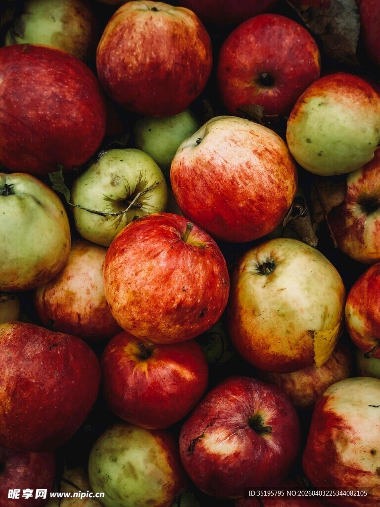 多彩新鲜苹果堆叠