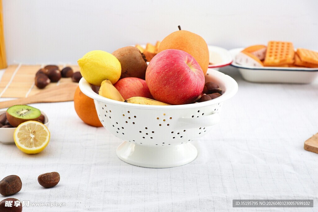 果盘里的多彩新鲜水果