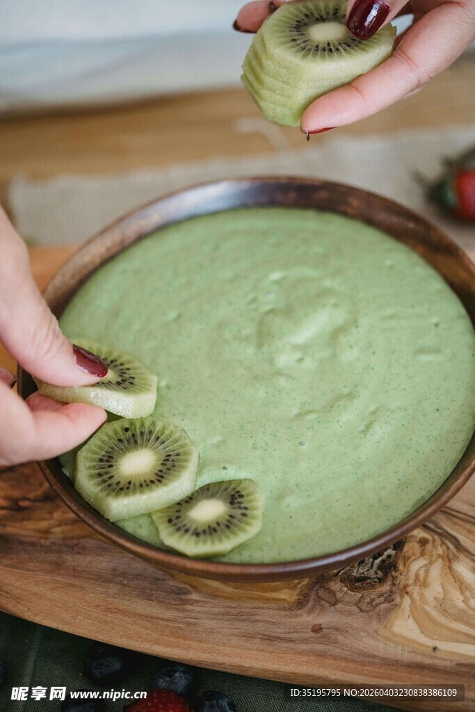 猕猴桃泥配新鲜猕猴桃片