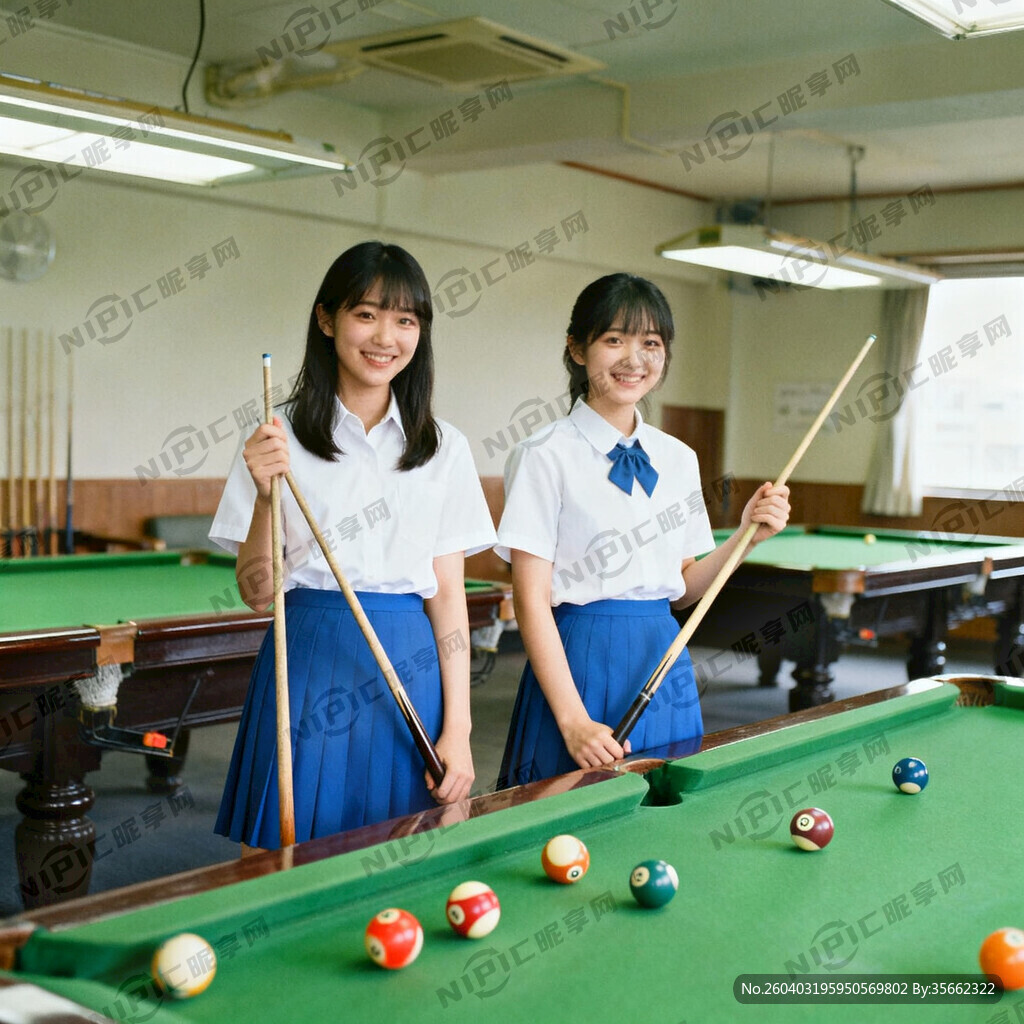2个台球美女助教图片 校服风格