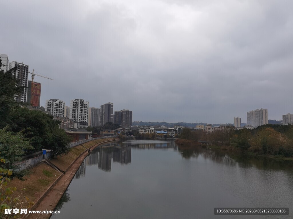 城市河畔风景