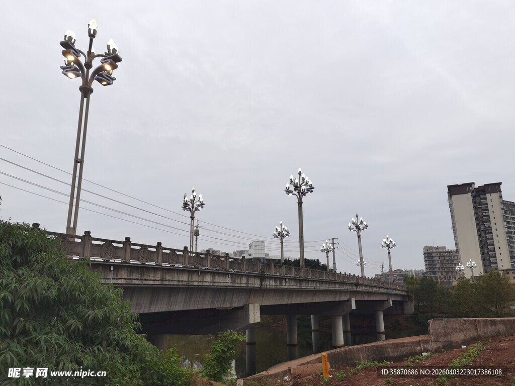 城市桥梁与周边景观