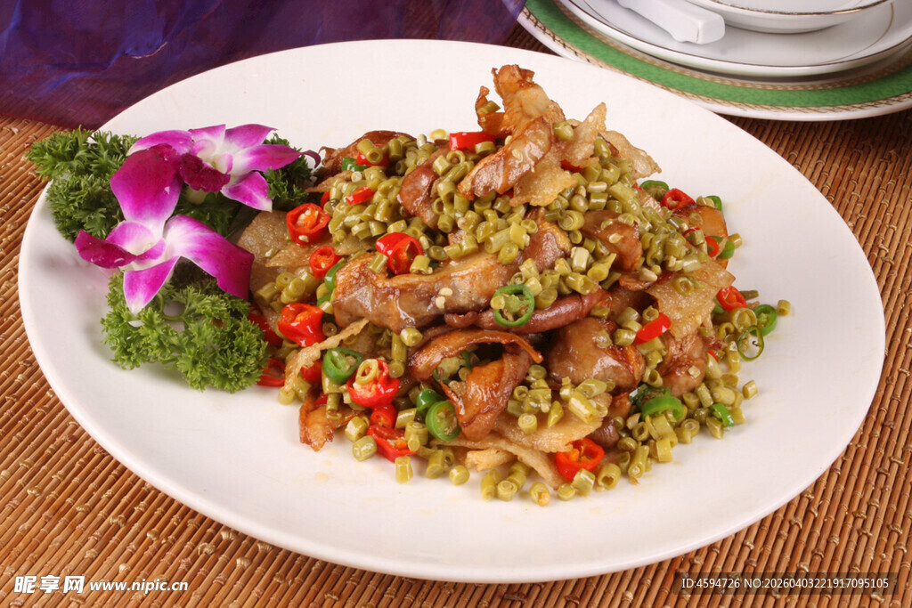 余干特色菜 酸豆角炒肥肠