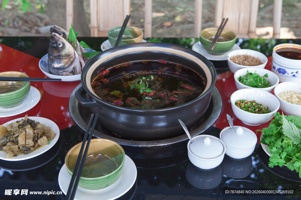 丰盛火锅宴 美味佳肴齐聚