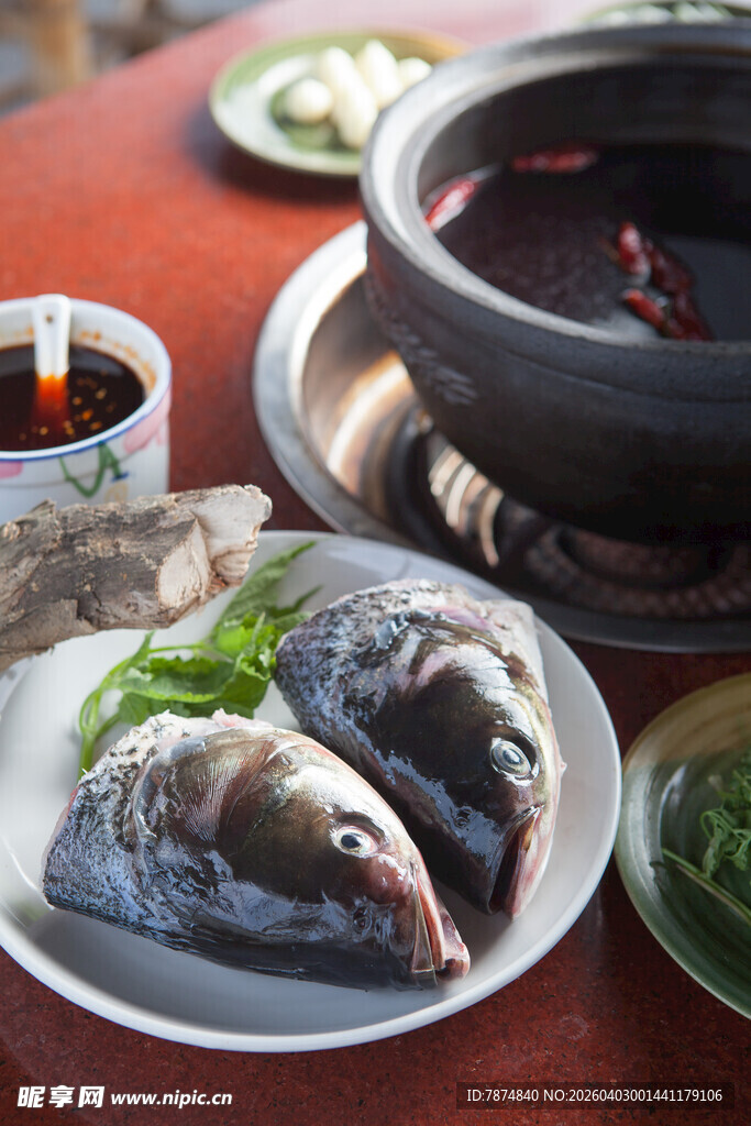 美味鱼头火锅食材展示