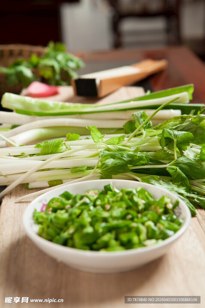 新鲜蔬菜 碗中翠绿葱花