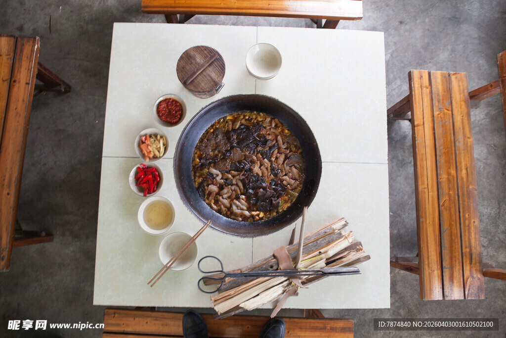 中式餐桌布置与美食餐具