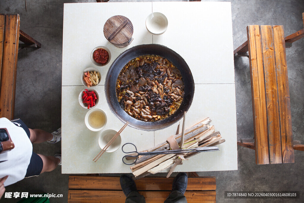 户外烹饪场景