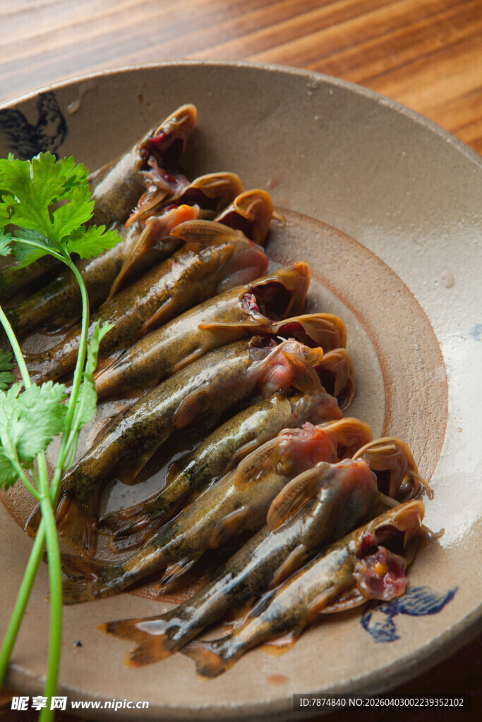 香煎小鱼摆盘精致