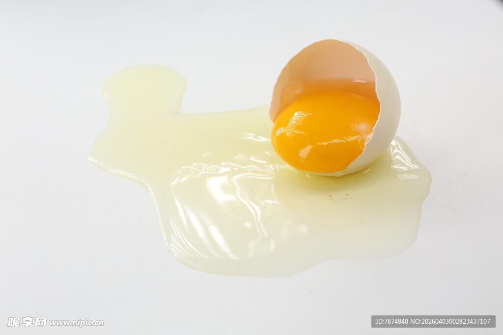 破裂鸡蛋 蛋黄蛋清流出