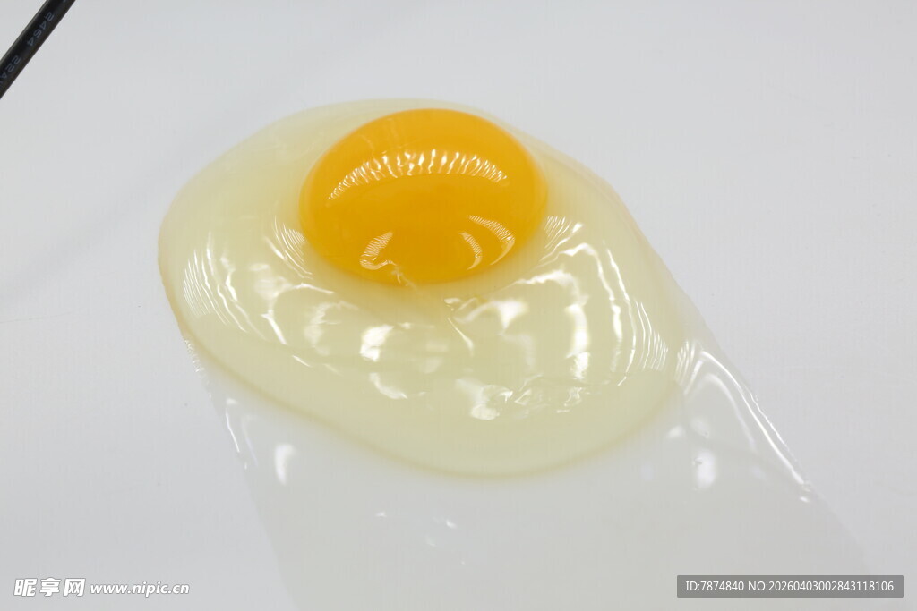 破裂的生鸡蛋