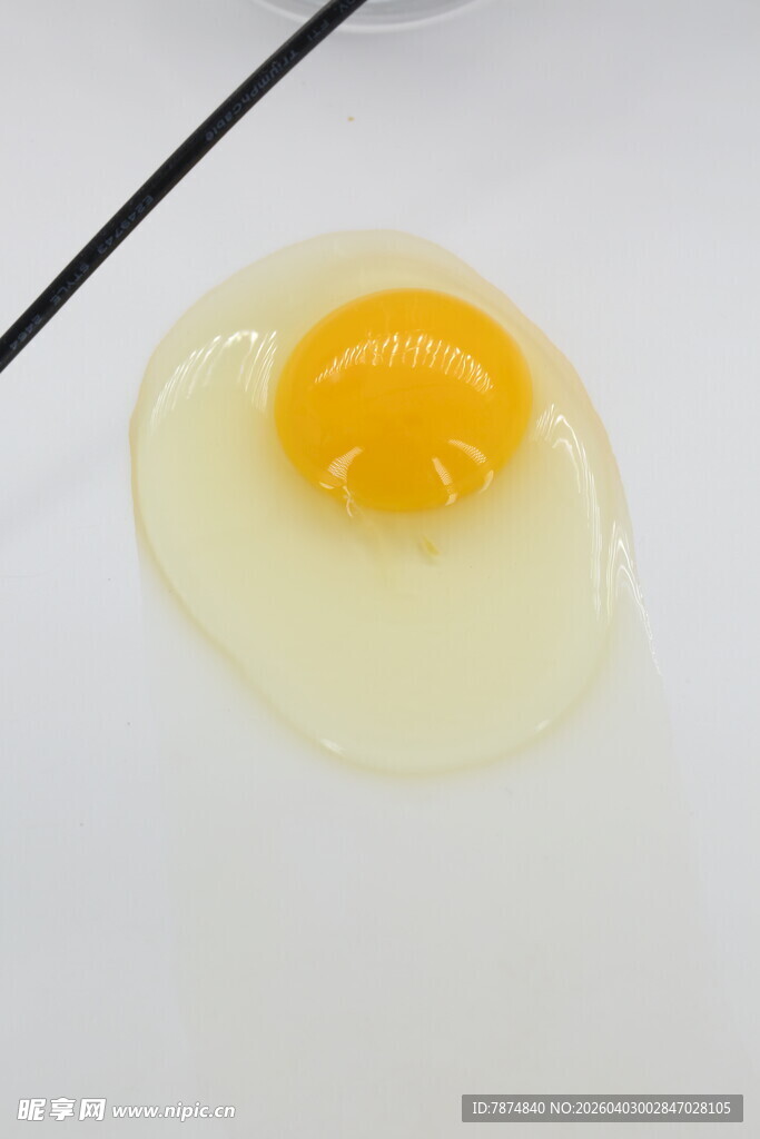 新鲜生鸡蛋 蛋黄饱满诱人