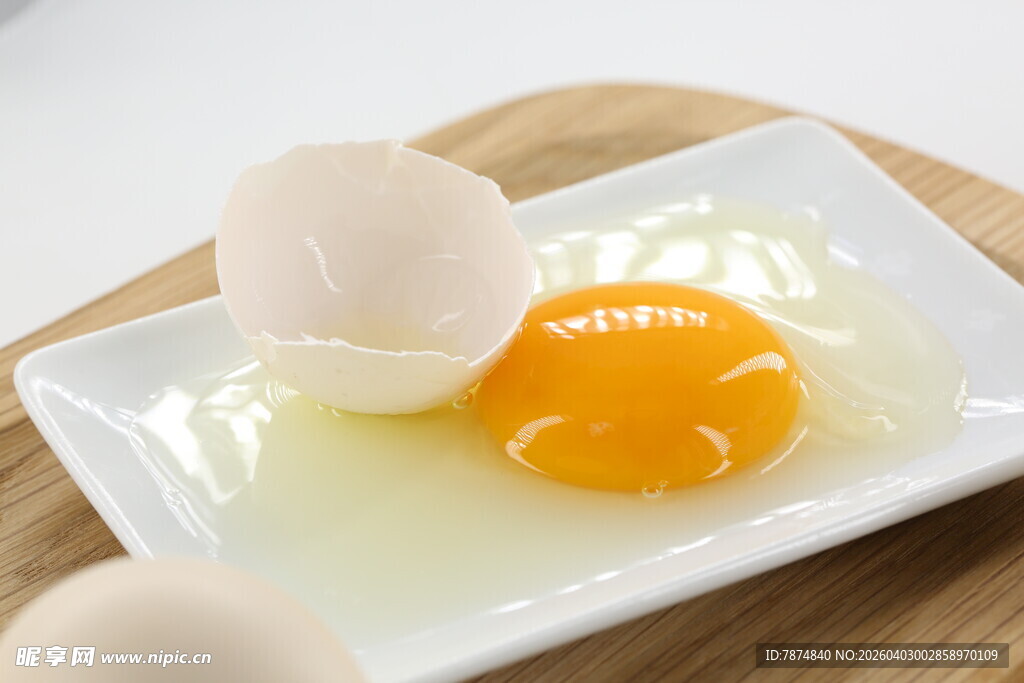 新鲜鸡蛋 蛋黄饱满诱人