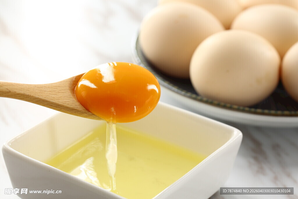 新鲜鸡蛋 蛋黄饱满诱人
