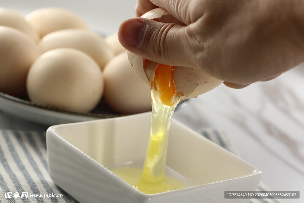 手动分离鸡蛋蛋清蛋黄