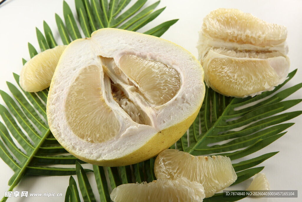 切开的柚子及果肉