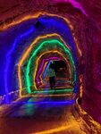 梦幻彩色灯光地下隧道