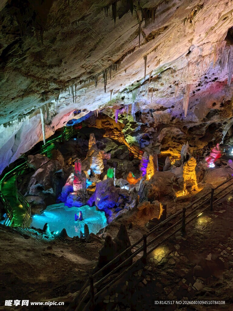 梦幻溶洞景观 五彩灯光秀
