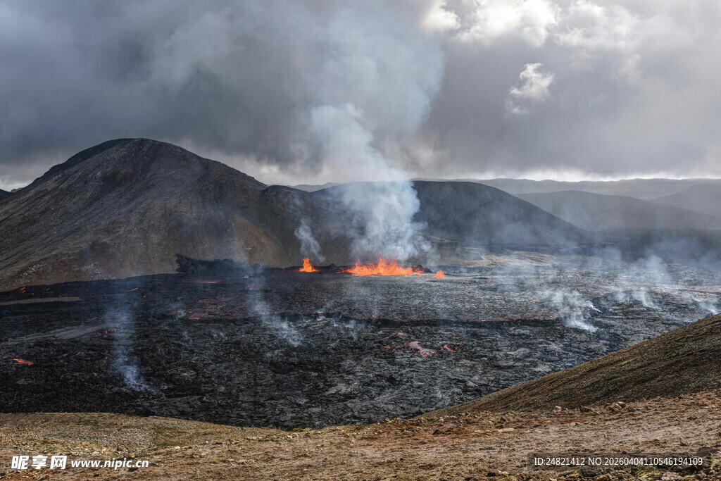 火山喷发壮观景象