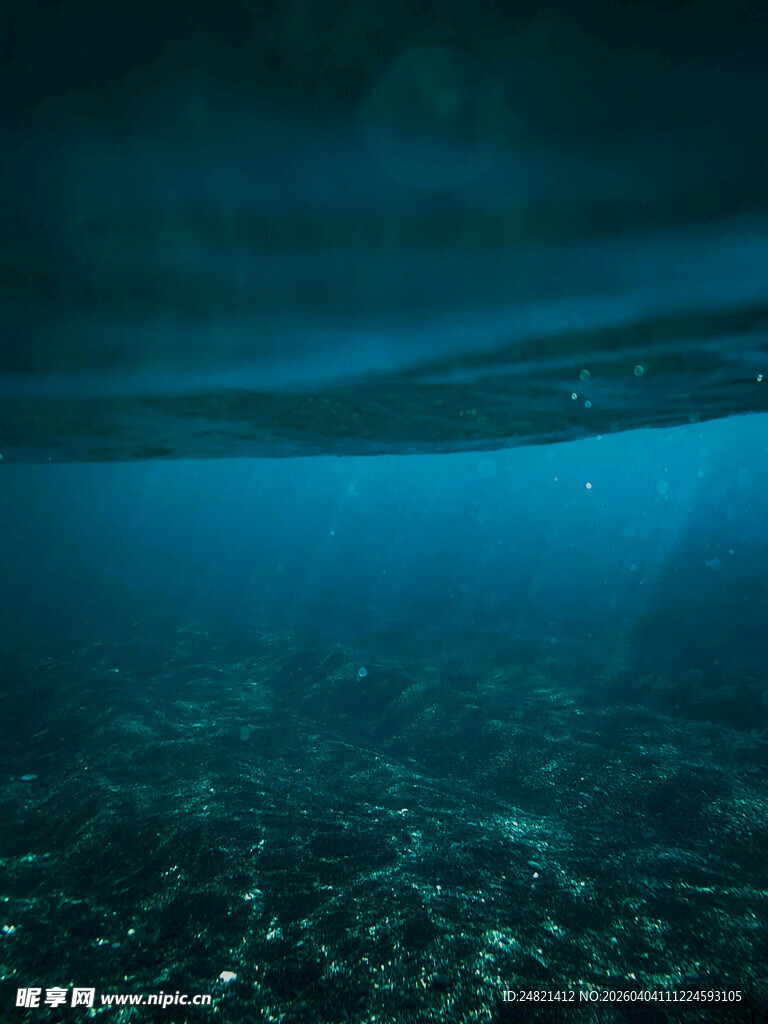 深海之下的神秘蓝色世界