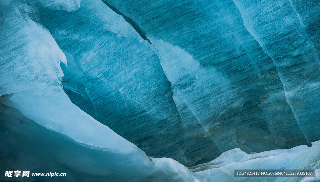 蓝绿色冰川纹理特写