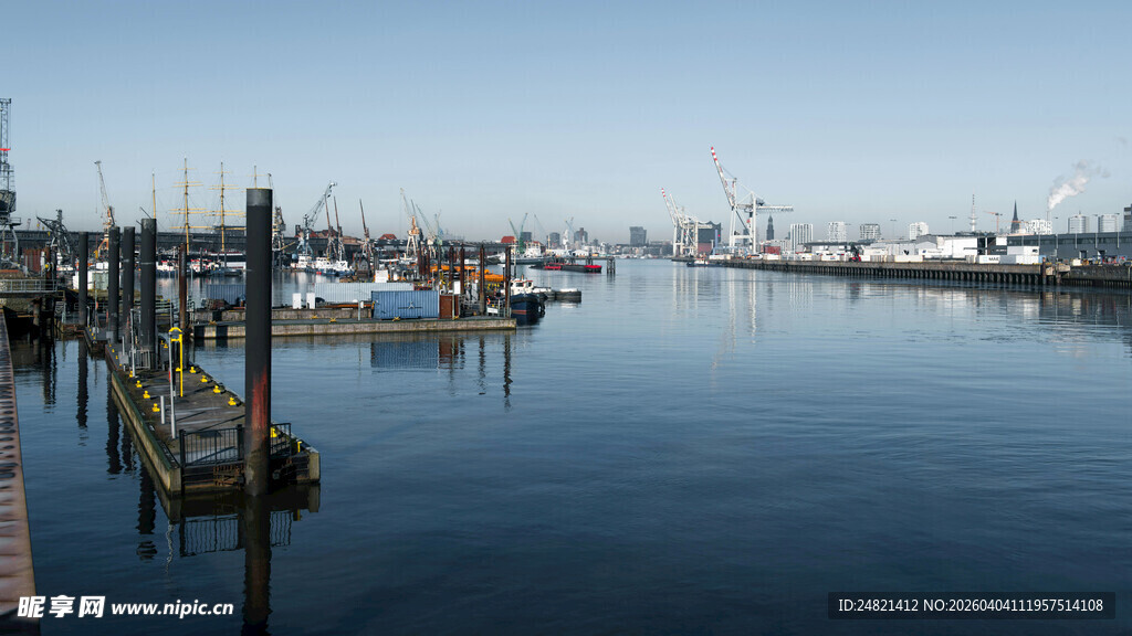 宁静海港码头风景
