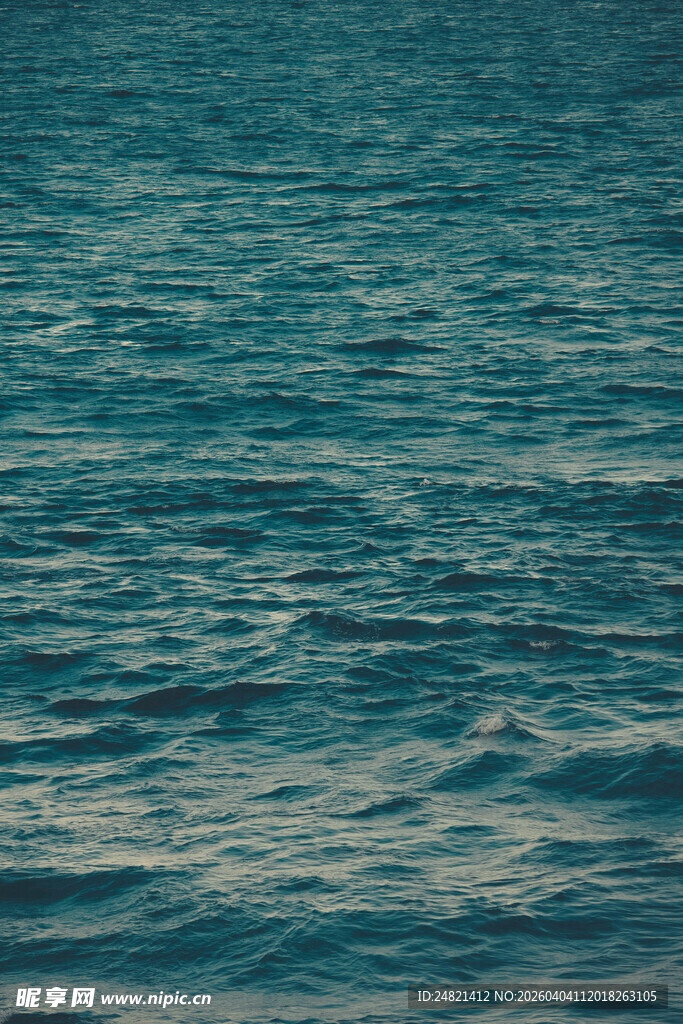 碧波荡漾的海面