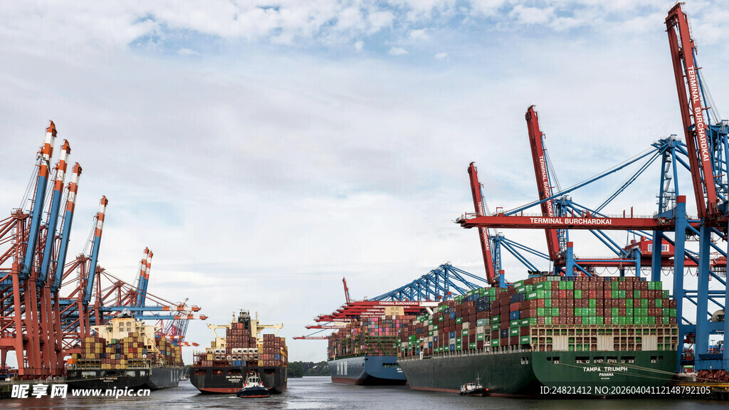 繁忙港口的壮观景象