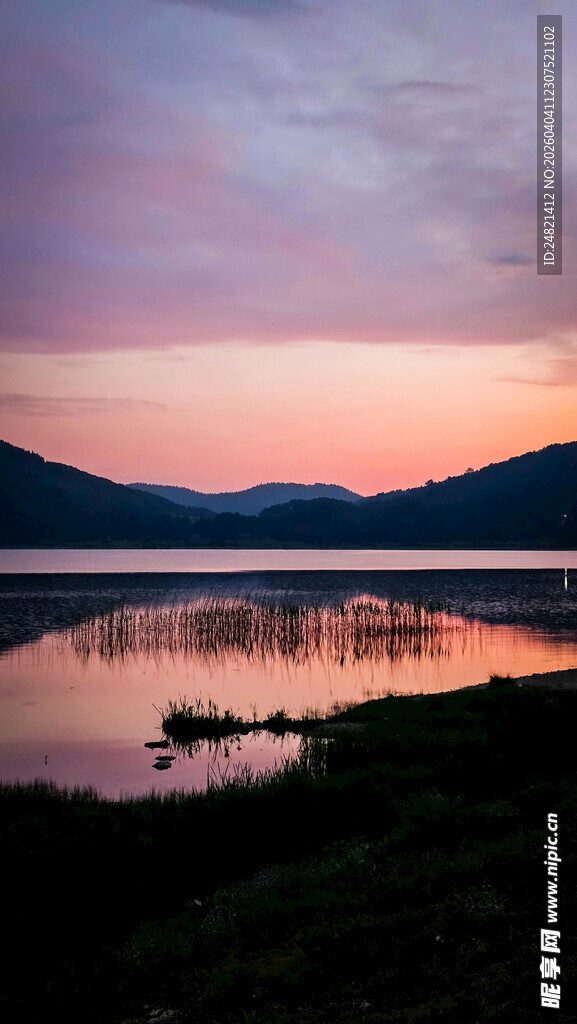 湖畔日暮美景