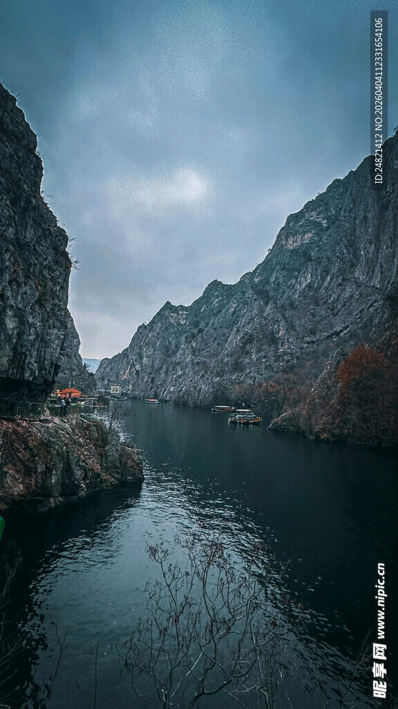 宁静山水间的自然美景