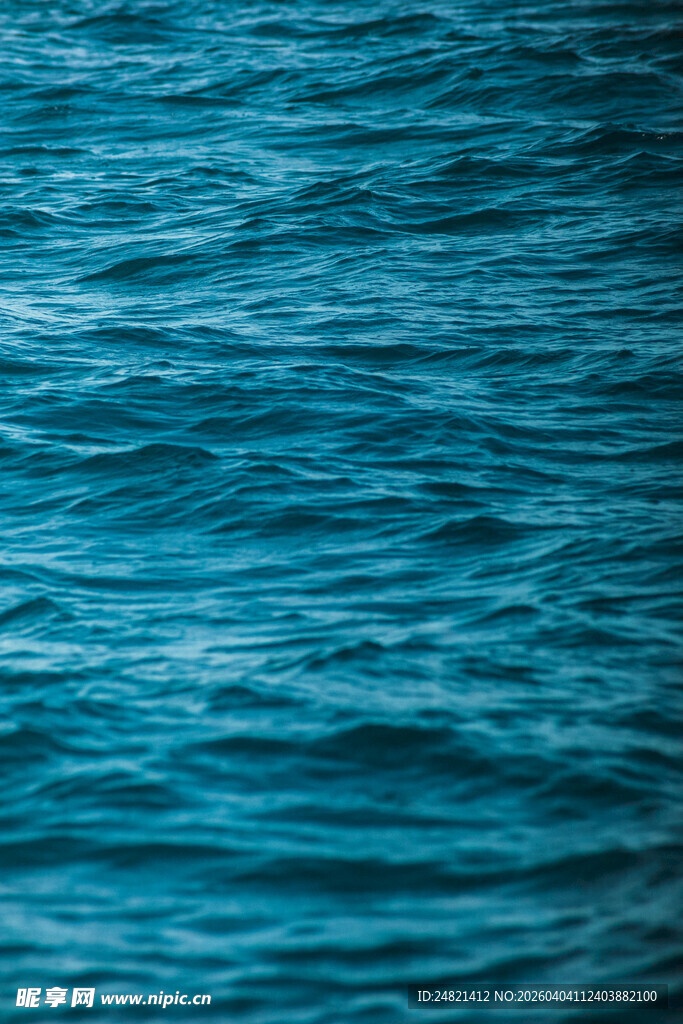 蓝色海面波纹特写