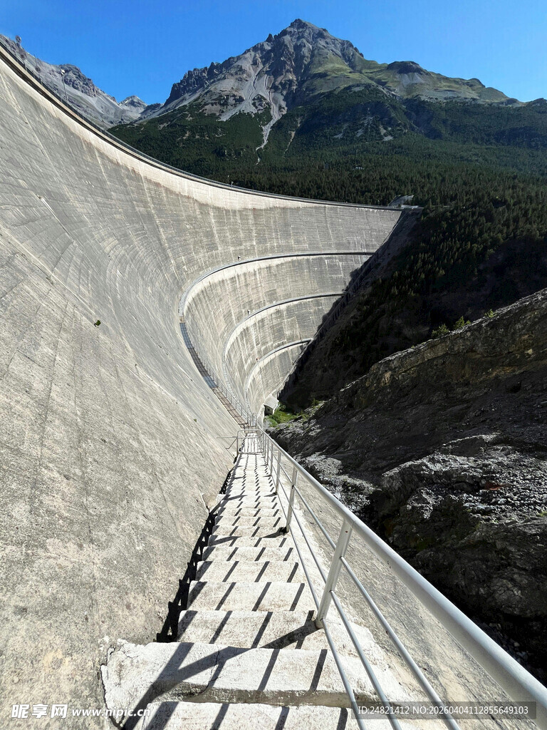壮观的大型混凝土水坝
