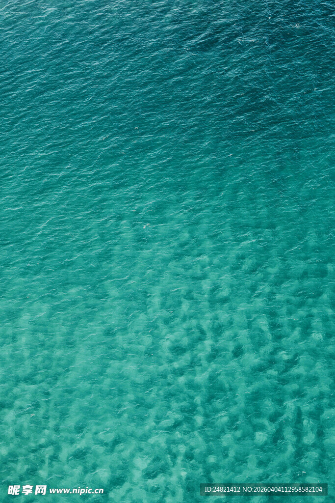 清澈蓝绿色海水纹理
