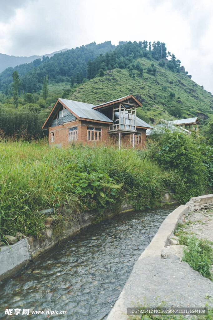 溪边村落