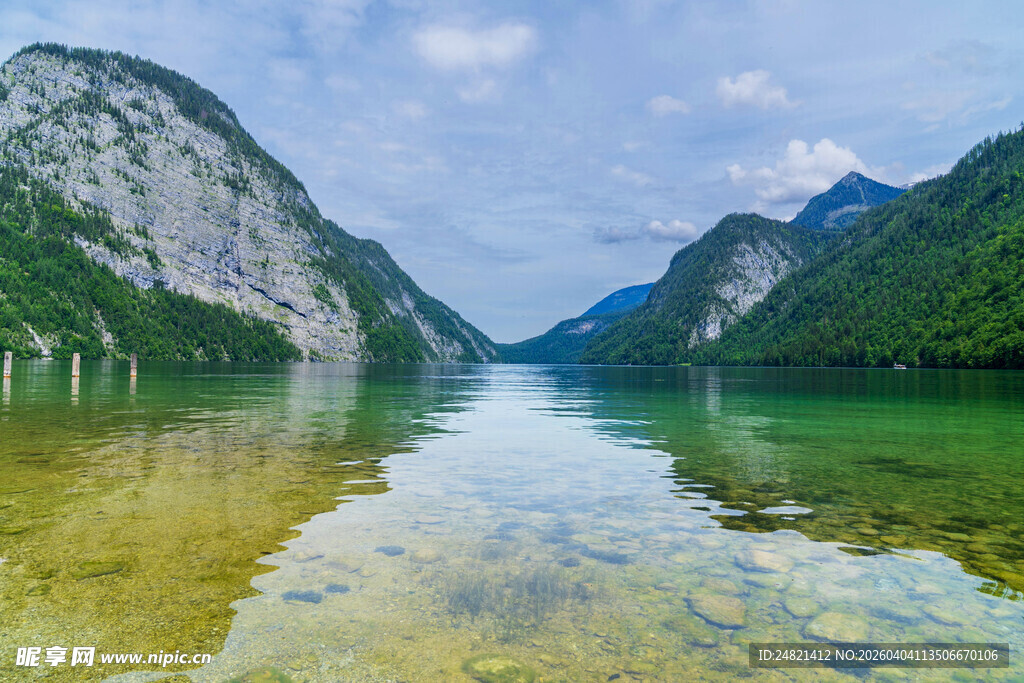 秀丽山水湖景风光图