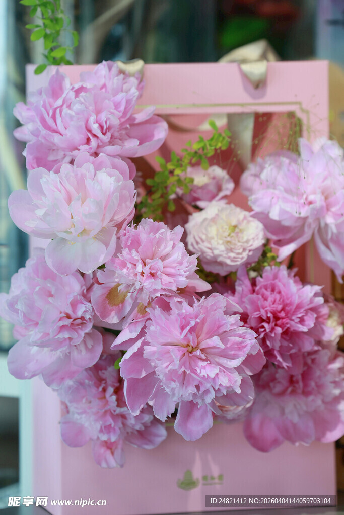 粉色精美花束礼盒