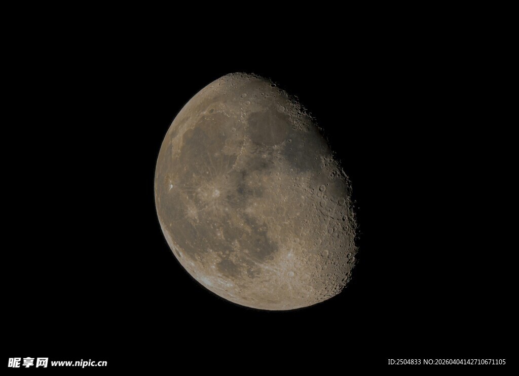 夜空中的半轮明月