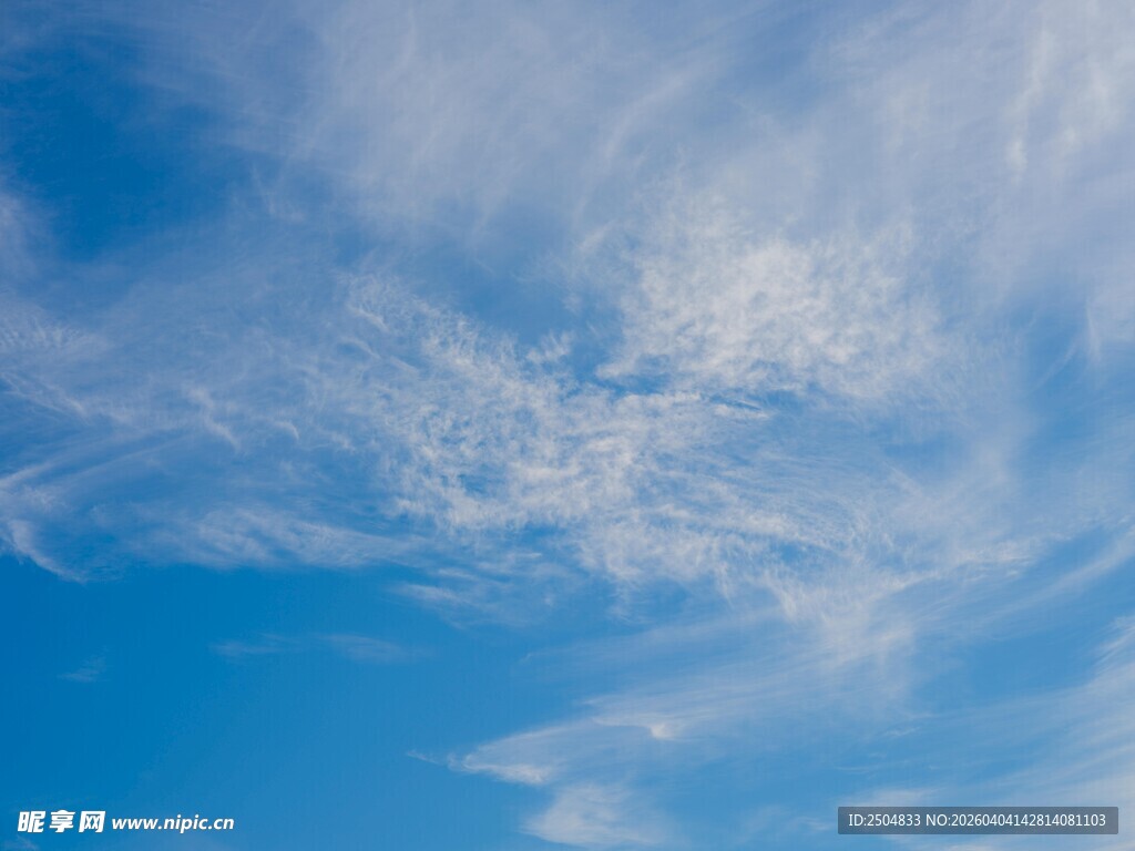 蓝天飘逸的卷云