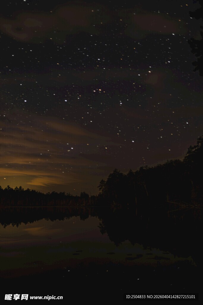 湖畔星空夜景 静谧之美