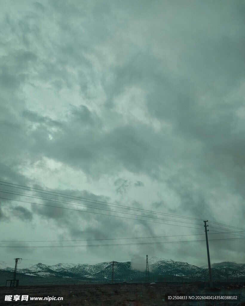 阴云密布的户外景象
