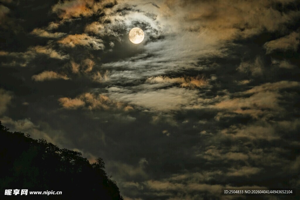 月夜云景图